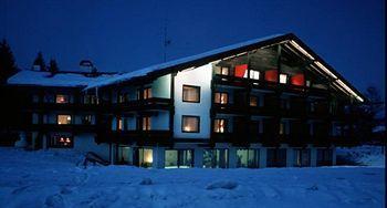 Hotel Quellenhof 로이타쉬 외부 사진